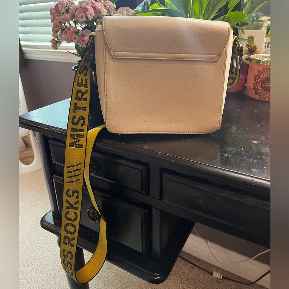 Misstress Rocks 'FANTASTICAL' white cross body bag - Picture 9 of 11